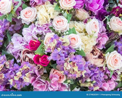 Roses for Everyone: Cultivating the Beauty and Fragrance of Roses - A Symphony of Scent and Color